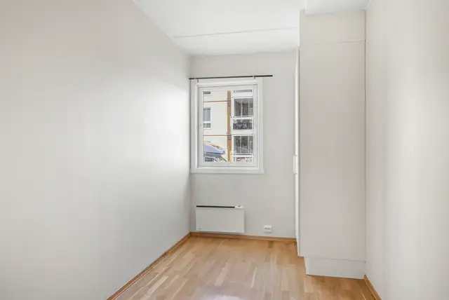 Det andre soverommet passer fint som et ekstra soverom eller hjemmekontor.