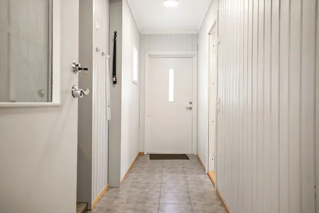 Enebolig: Entré