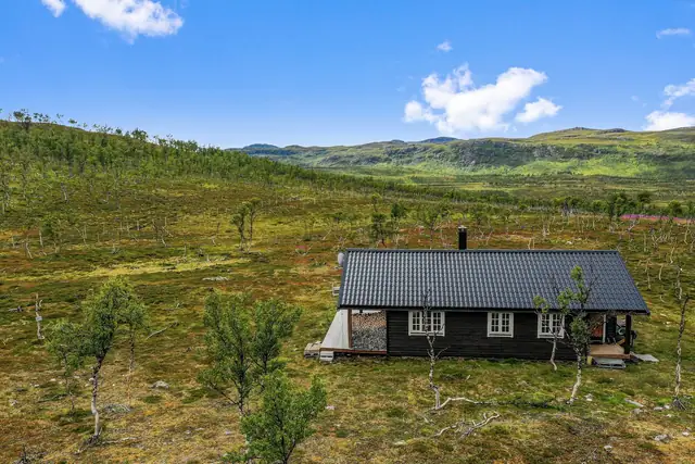 Slalåmbakke er rundt 3 km unna med bil