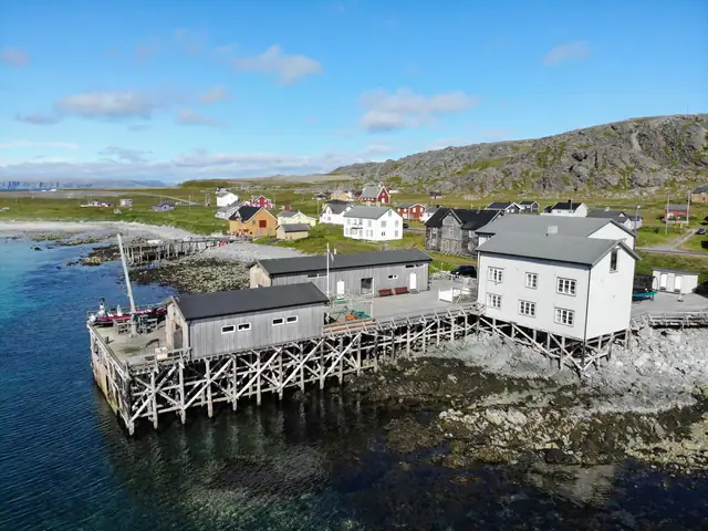 Hamningberg – der hav og fjell møtes.