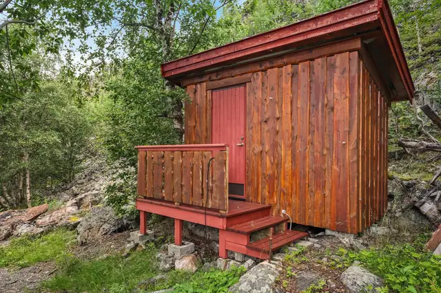 Eget anneks på eiendommen med ekstra plass.
