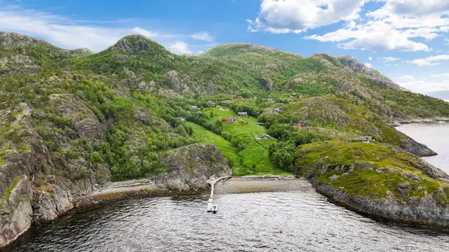 Nærområdet byr på flott natur og kystlandskap.