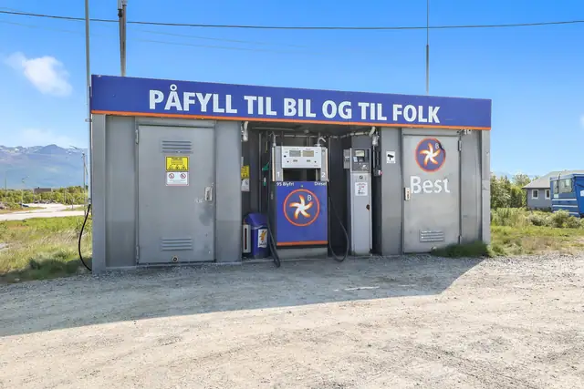 Butikken har pumpeanlegg for diesel og bensin
