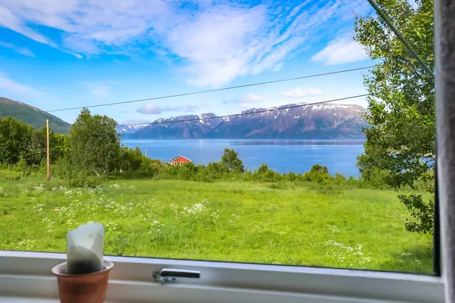Fra vinduet er det flott utsikt