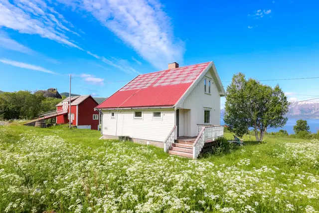 Kjelleretasjen har rikelig med oppbevaringsplass